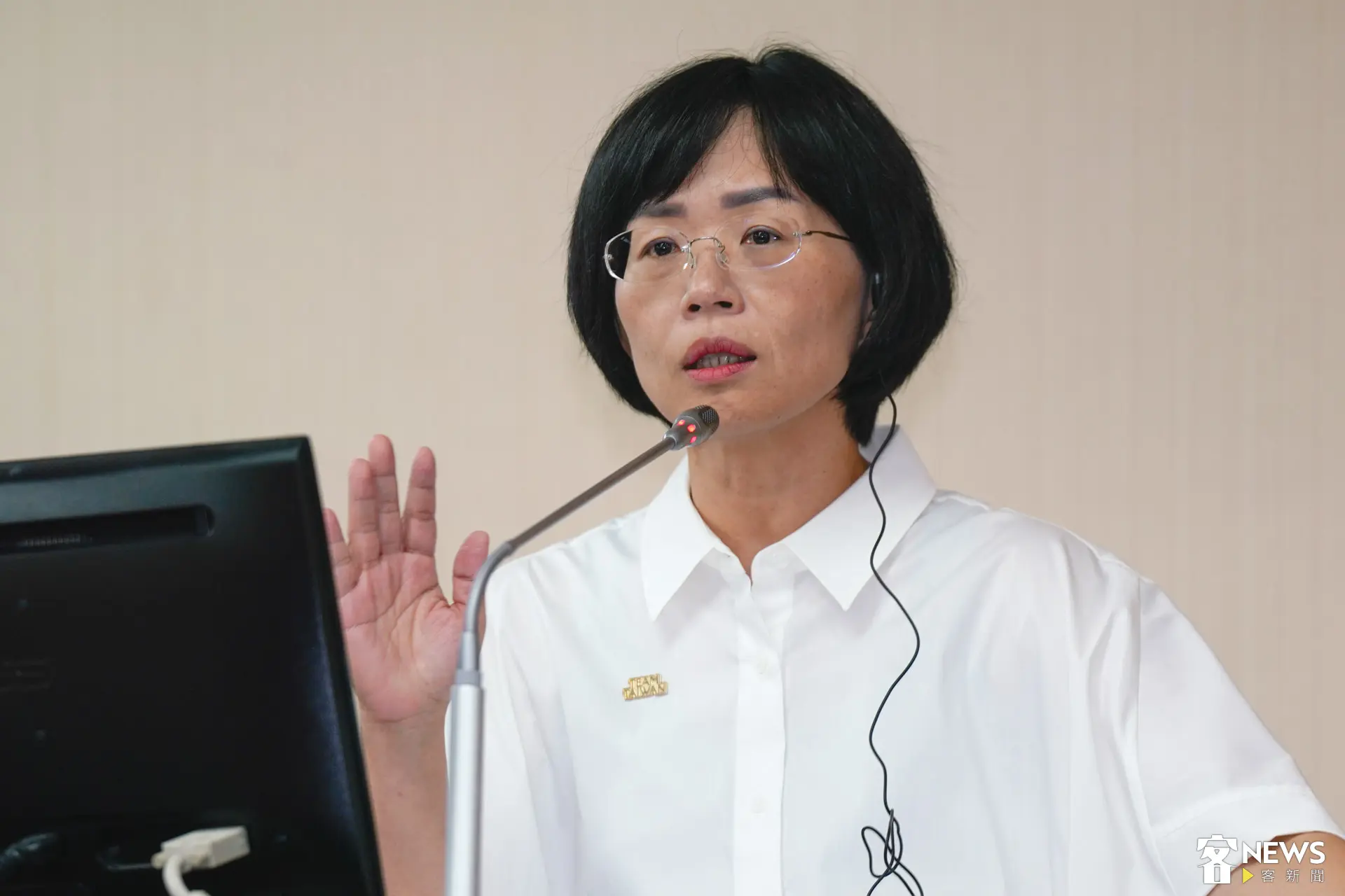 蘇巧慧指出，新北市只有三重一個里符合伯公照護站申請條件，認為政策應該放寬。朱愷元攝