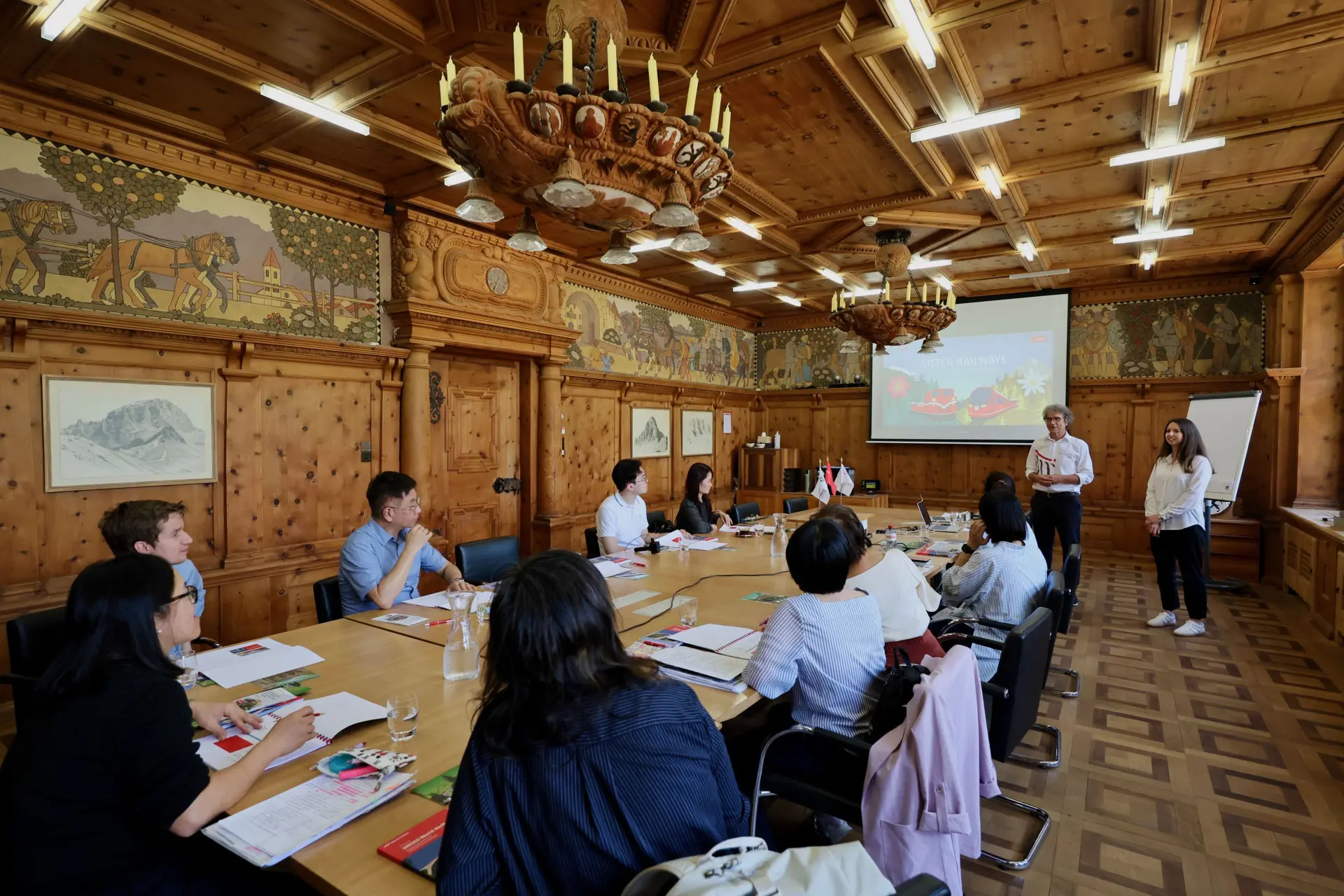 與雷蒂亞鐵路UNESCO小組交流情形。阿里山林鐵及文資處提供