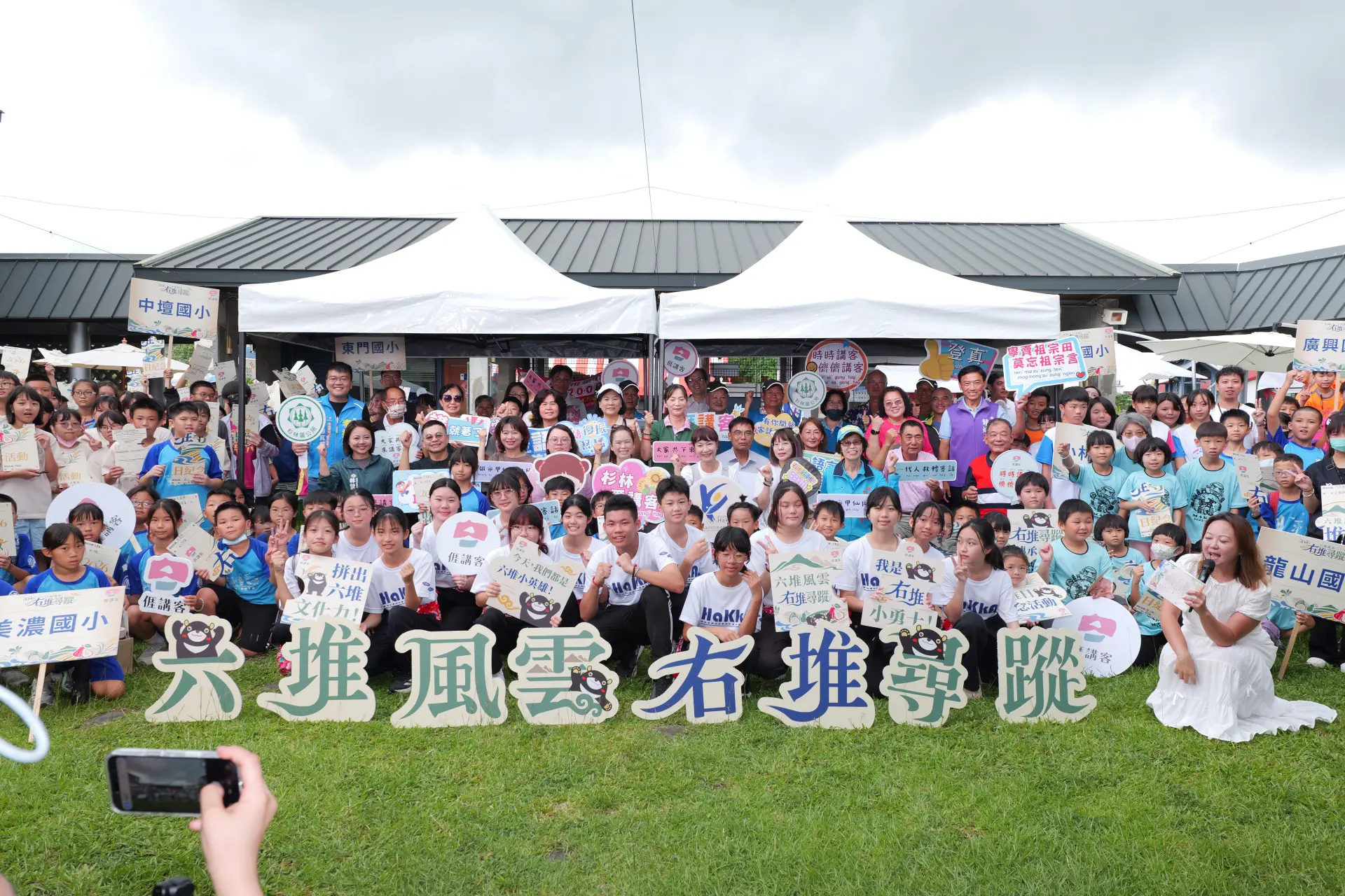 學童在闖關過程中發揮觀察力與思考力,完成各項挑戰。高市府客委會提供