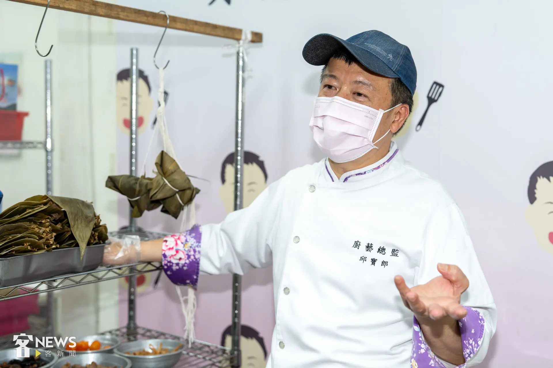 邱寶郎認為，只要原料新鮮，不必很複雜也能包出口味均勻、香氣迷人的北部粽。李台源攝