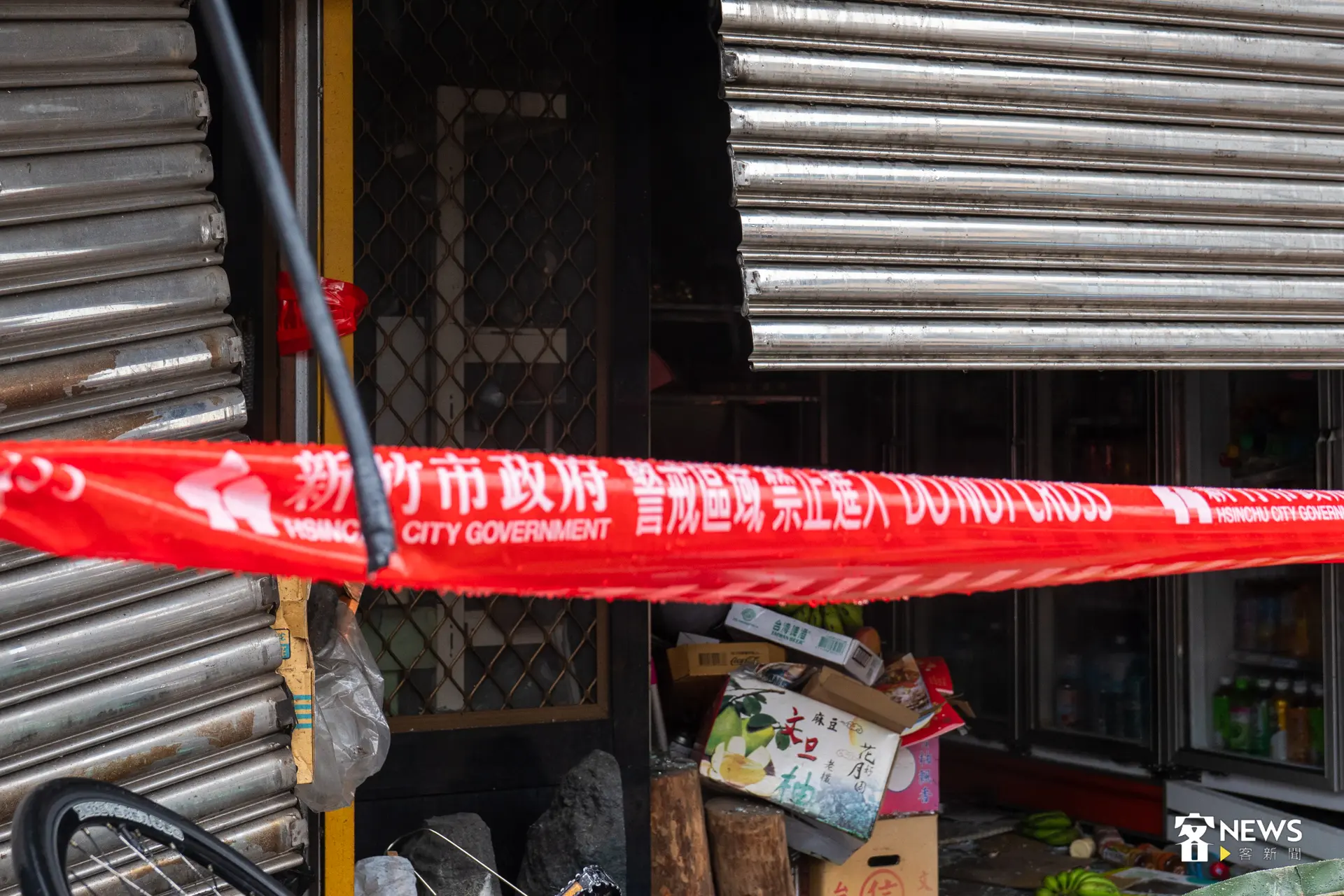 新竹便當店發生氣爆，造成隔壁賣麵包與經營雜貨店的夫婦雙亡。洪藝晅攝