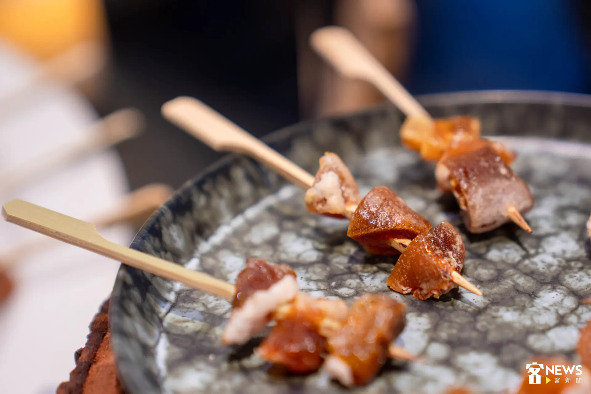 精緻的「烤柿餅串」巧妙以時間和溫度完整保留甜柿風味。范修語攝
