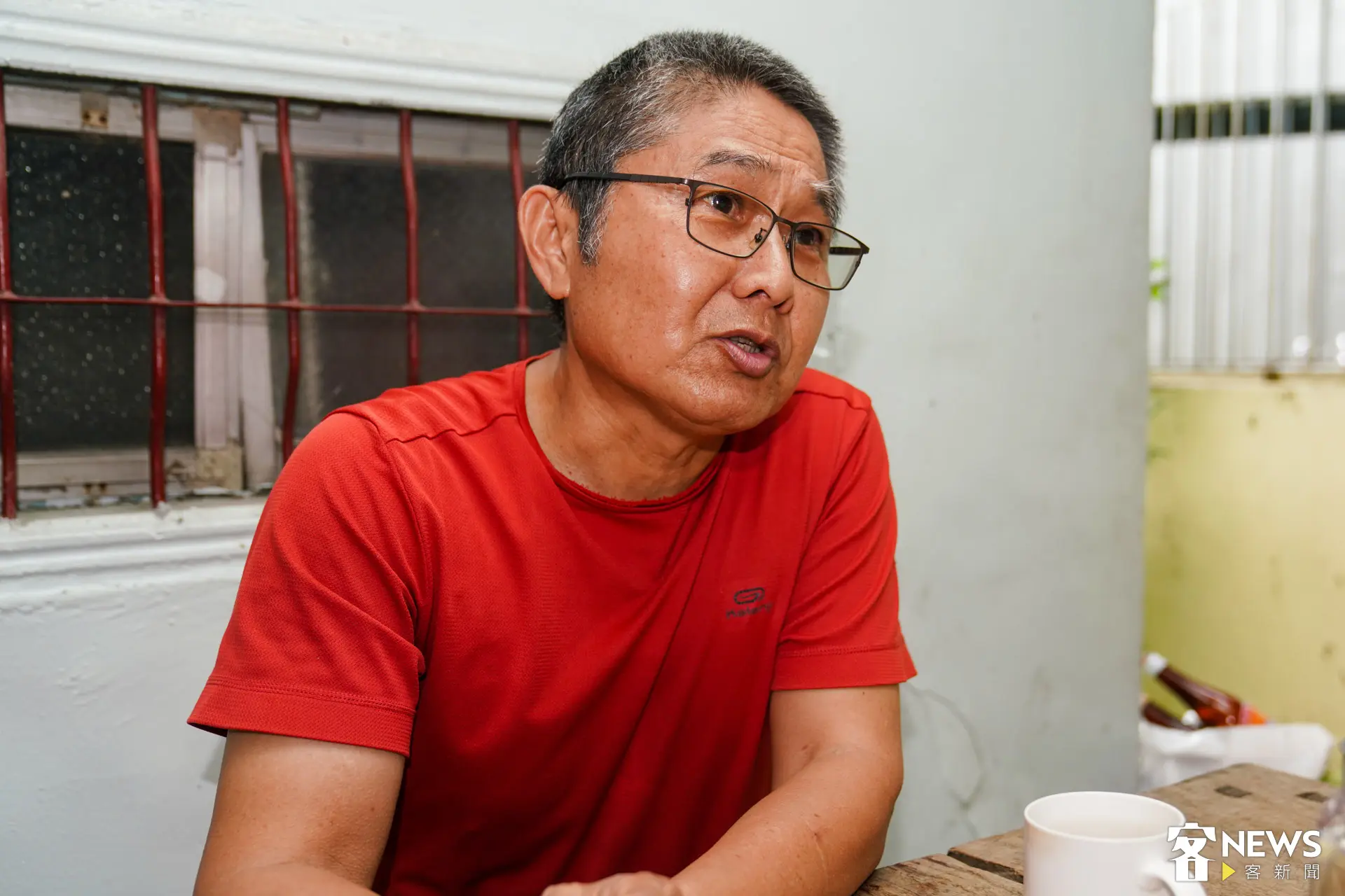 大路關老麵店老闆溫世和長期投入地方文史調查，保存客庄文化記憶。朱愷元攝