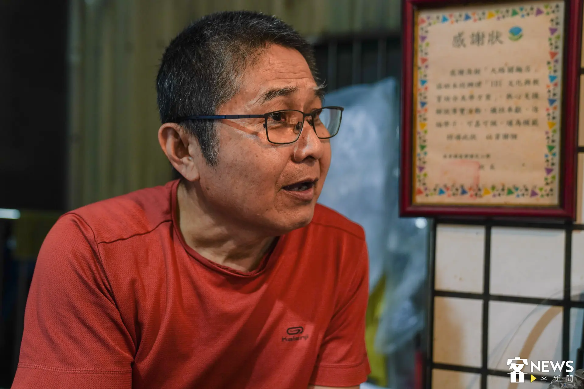 大路關老麵店老闆温世和分享柴燒煮麵的秘訣與經營理念。朱愷元攝