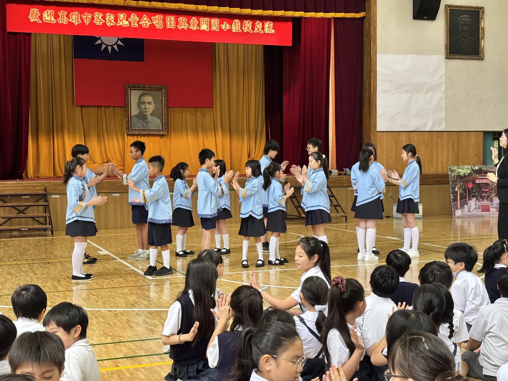 高雄客家兒童合唱團帶來一連多首膾炙人口的客語歌曲。高市客委會提供
