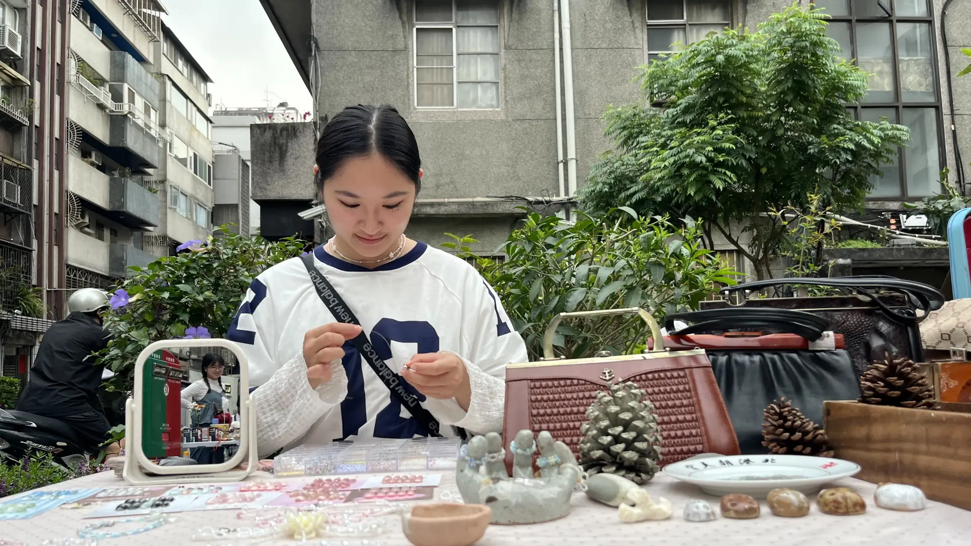 錦安市場擺攤紀錄。城鄉對「價值」的定義不同，在此交換著物件的移動故事。徐彩雲攝