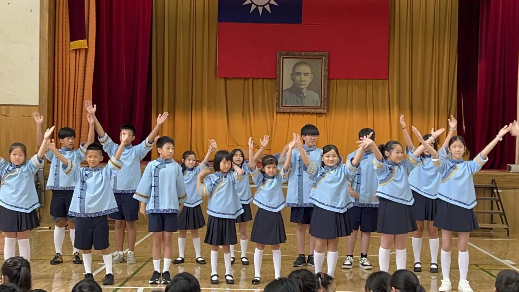 高雄客家兒童合唱團帶來一連多首膾炙人口的客語歌曲。高市客委會提供