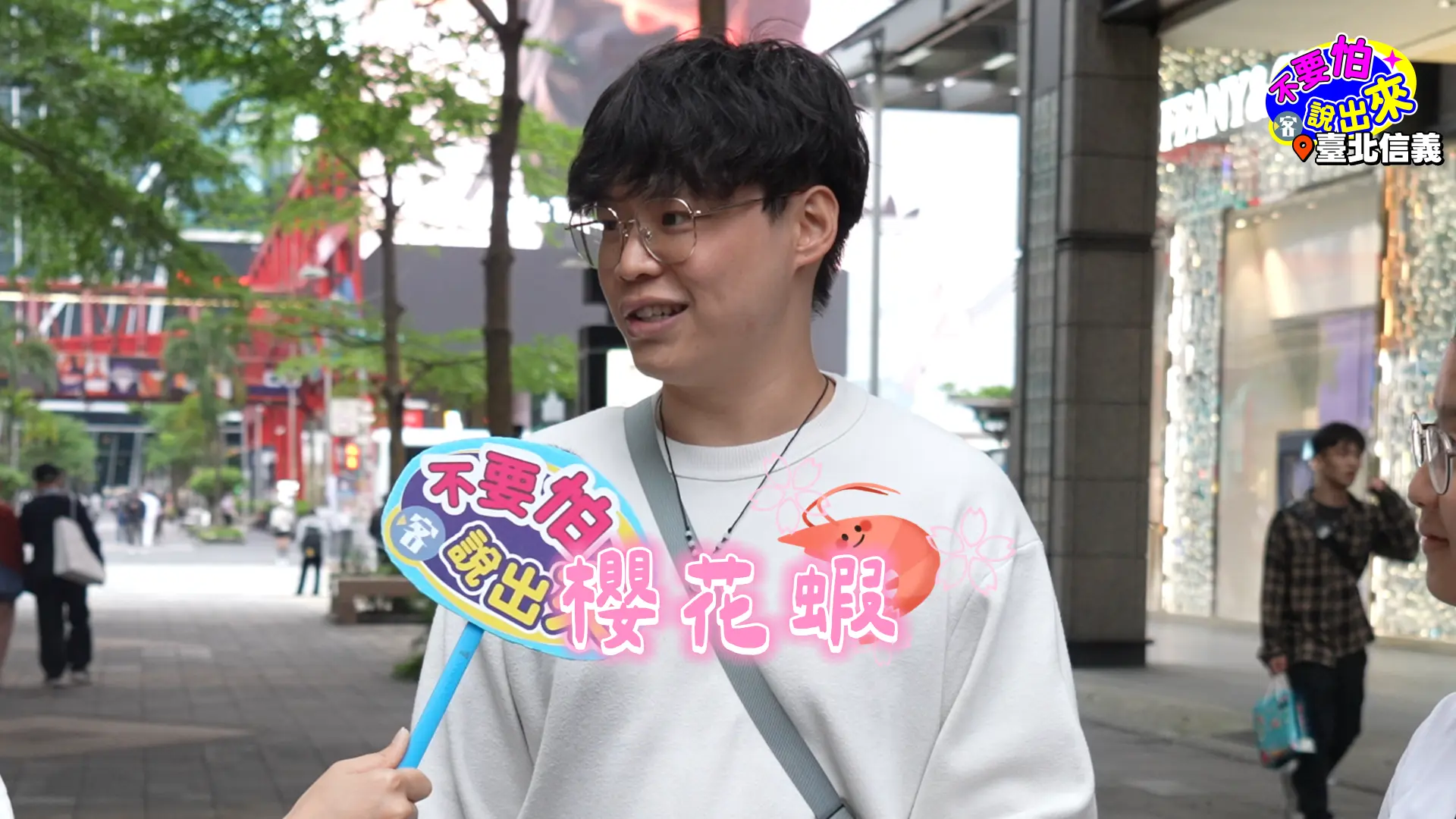 他選擇每年回香港時，帶滿滿一箱家人們最愛的「臺灣櫻花蝦」伴手禮回去。朱愷元攝