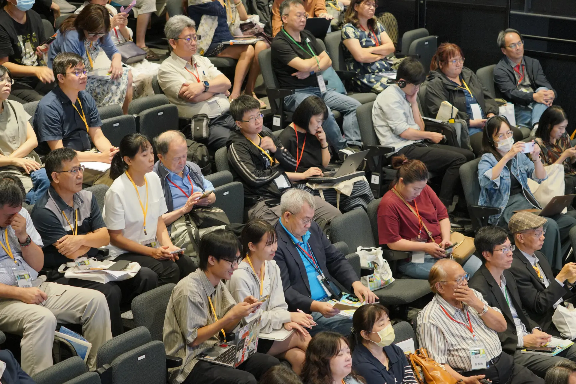 對於國家語言發展方向，各界人士到場參與會議，並提出多項建議。莊勝鴻攝