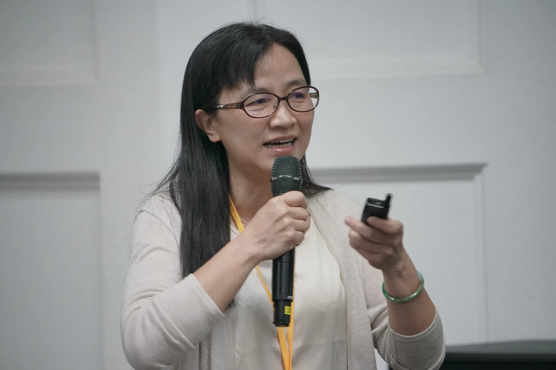 中央大學客家語文暨社會科學系教授陳秀琪呼應鍾鎮城對環境改變的觀察，「客語目前正以每年1%的速度下降，若按此速度，40年後臺灣客家話就不見了。」莊勝鴻攝