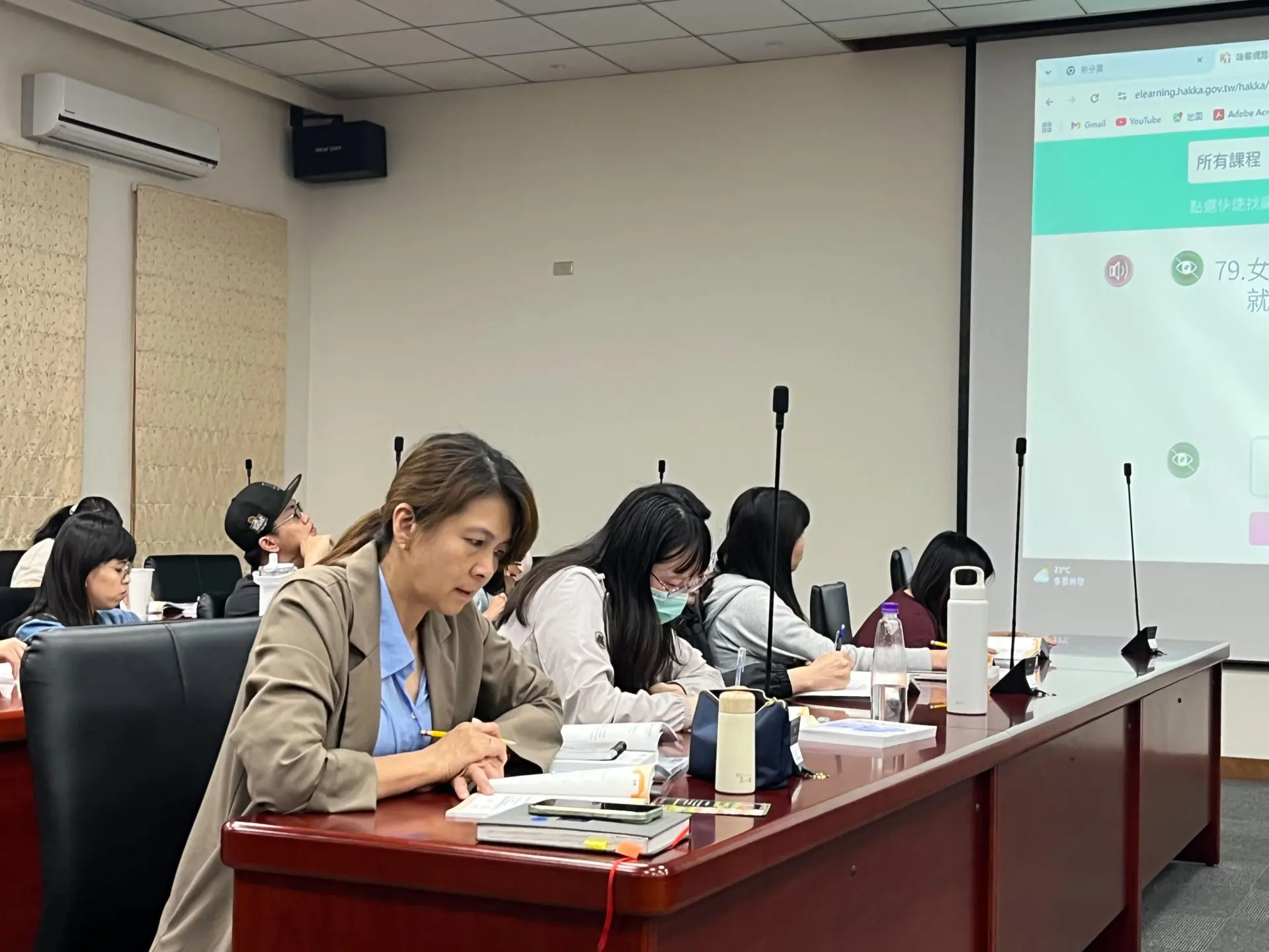新竹縣政府舉辦客語認證教學觀摩活動，吸引縣內國中、小學教師到場交流學習。新竹縣府提供