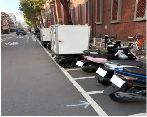 新北7月起三輪機車可停路邊汽車格與大重機專用格。新北市交通局提供
