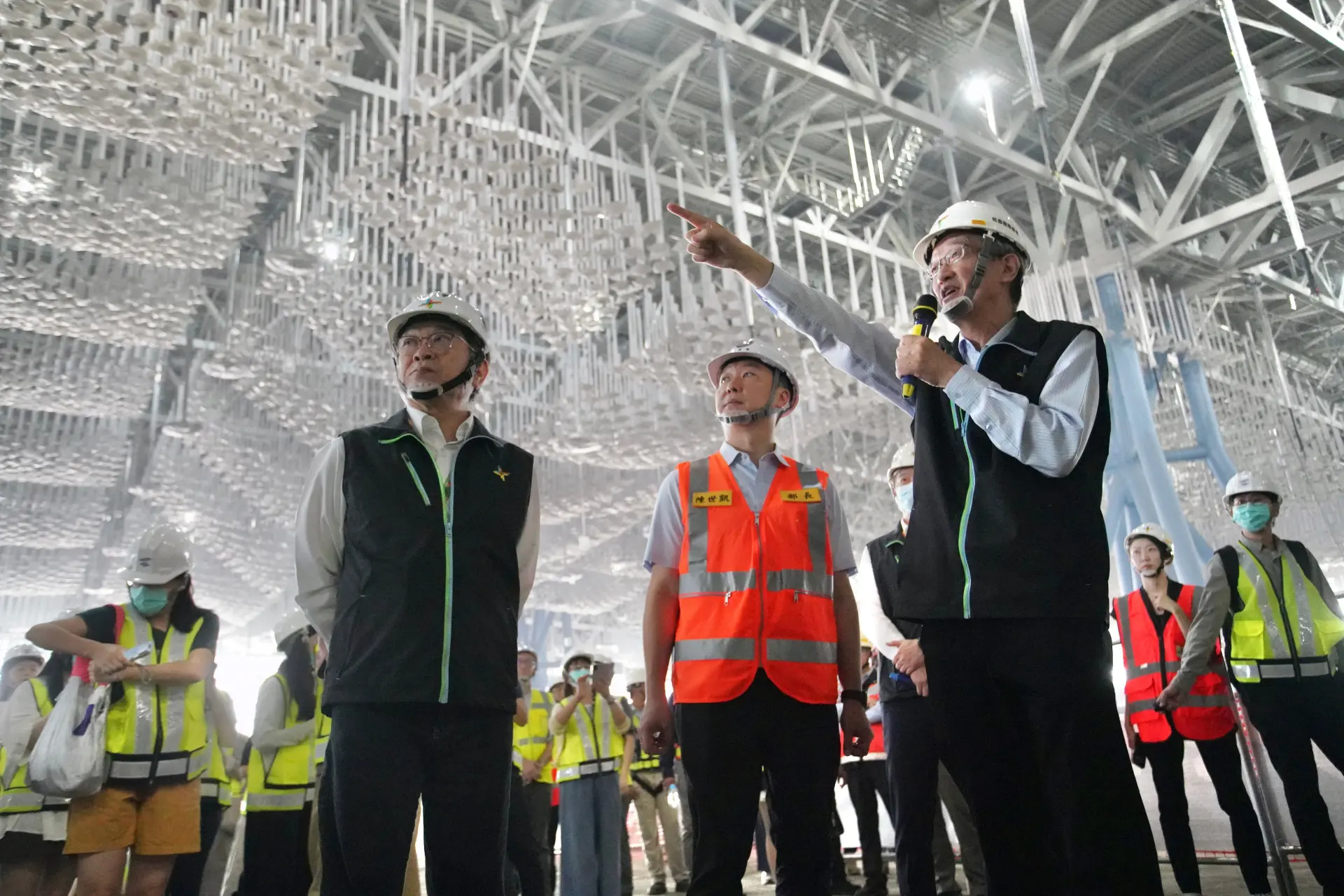 交通部長陳世凱（圖中）視察第三航廈，期許桃園機場成為東亞樞紐機場。桃機提供