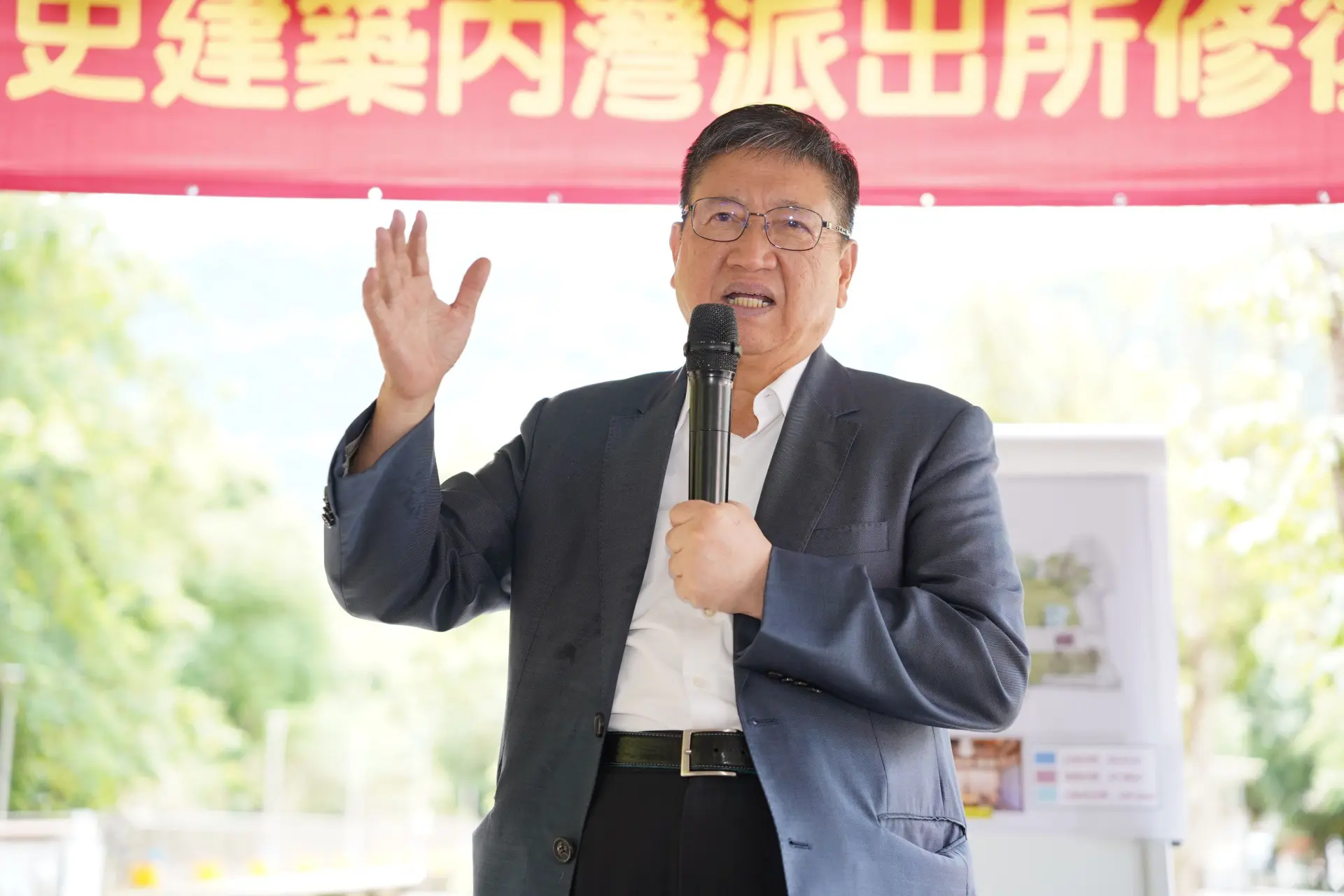 新竹縣長楊文科指出,未來內灣派出所將以委外方式做背包客棧,結合歷史人文展示空間,希望增加地方觀光人次。新竹縣政府提供