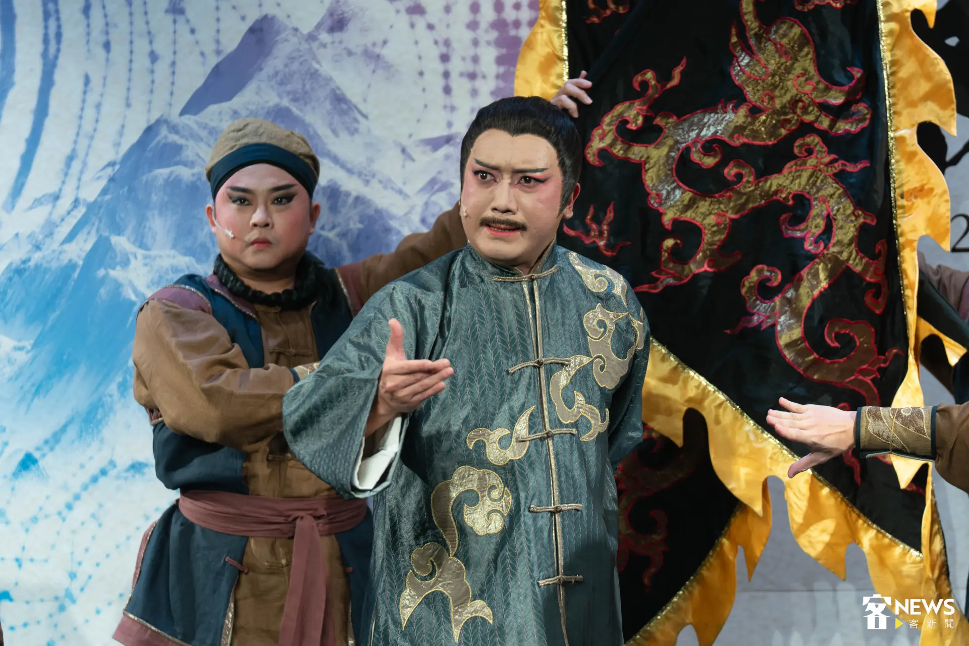 演員於記者會演出《誓師起義》精華片段，重現吳湯興率軍抗日歷史場景。范修語攝