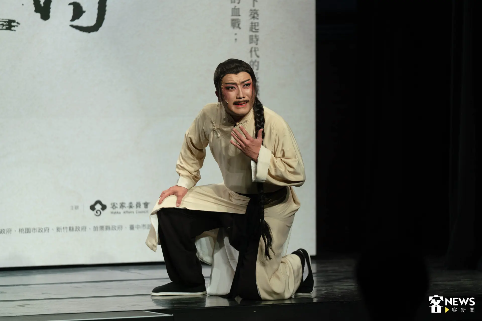 《銅鑼響起時》以乙未戰爭抗日英雄吳湯興為主軸，重現八卦山戰役悲壯歷史。范修語攝