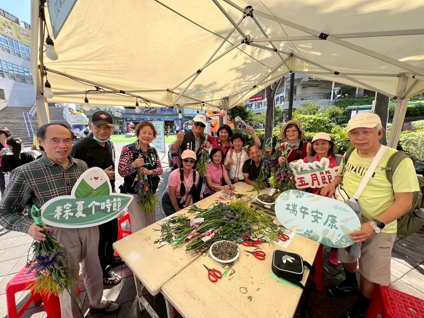 臺北市政府客家事務委員會主辦的「艾.平安」五月節活動,將在端午連假首日(6月19日)在台北市立兒童新樂園熱鬧登場。臺北市政府客家事務委員會提供