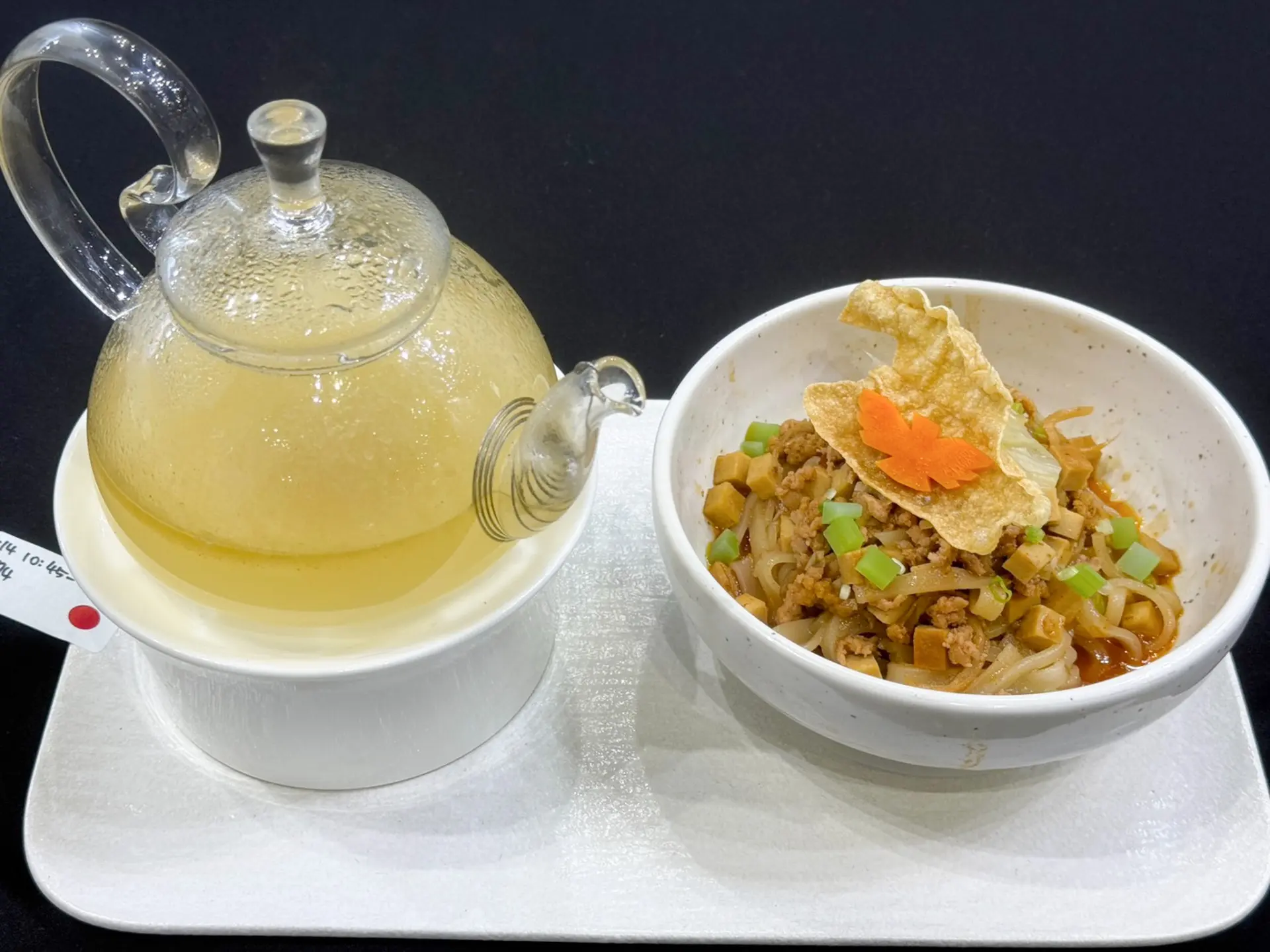 「客韻韓風極汁雙味麵」在「首爾廚藝挑戰賽-雀巢專業餐飲亞洲麵食挑戰賽」喜獲金牌。客委會提供