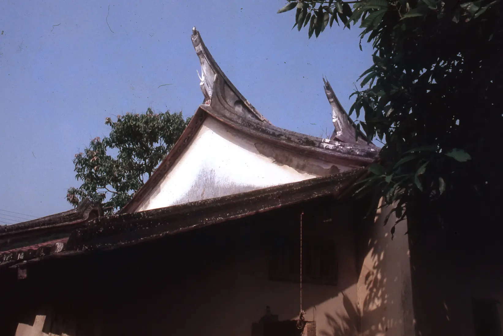 芎林鄉廣福宮的燕尾。1987，芎林。葉裁攝