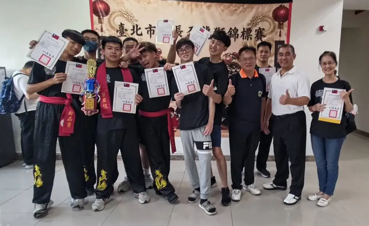 新竹縣客家武術舞獅發展協會於台北市市長盃龍獅錦標賽奪冠，展現長年深耕客家獅傳承成果。鄭香浩提供