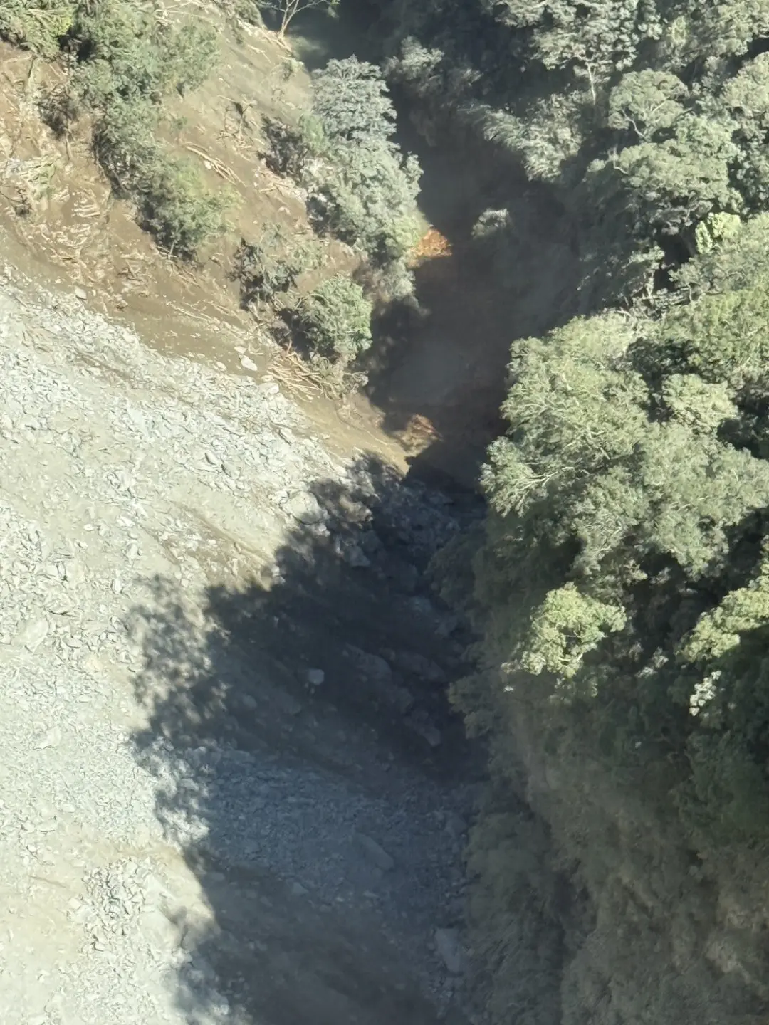 萬里溪上游堰塞湖完成空中勘查，花蓮分署公布初判結果並持續嚴密監控警戒。林保署花蓮分署提供