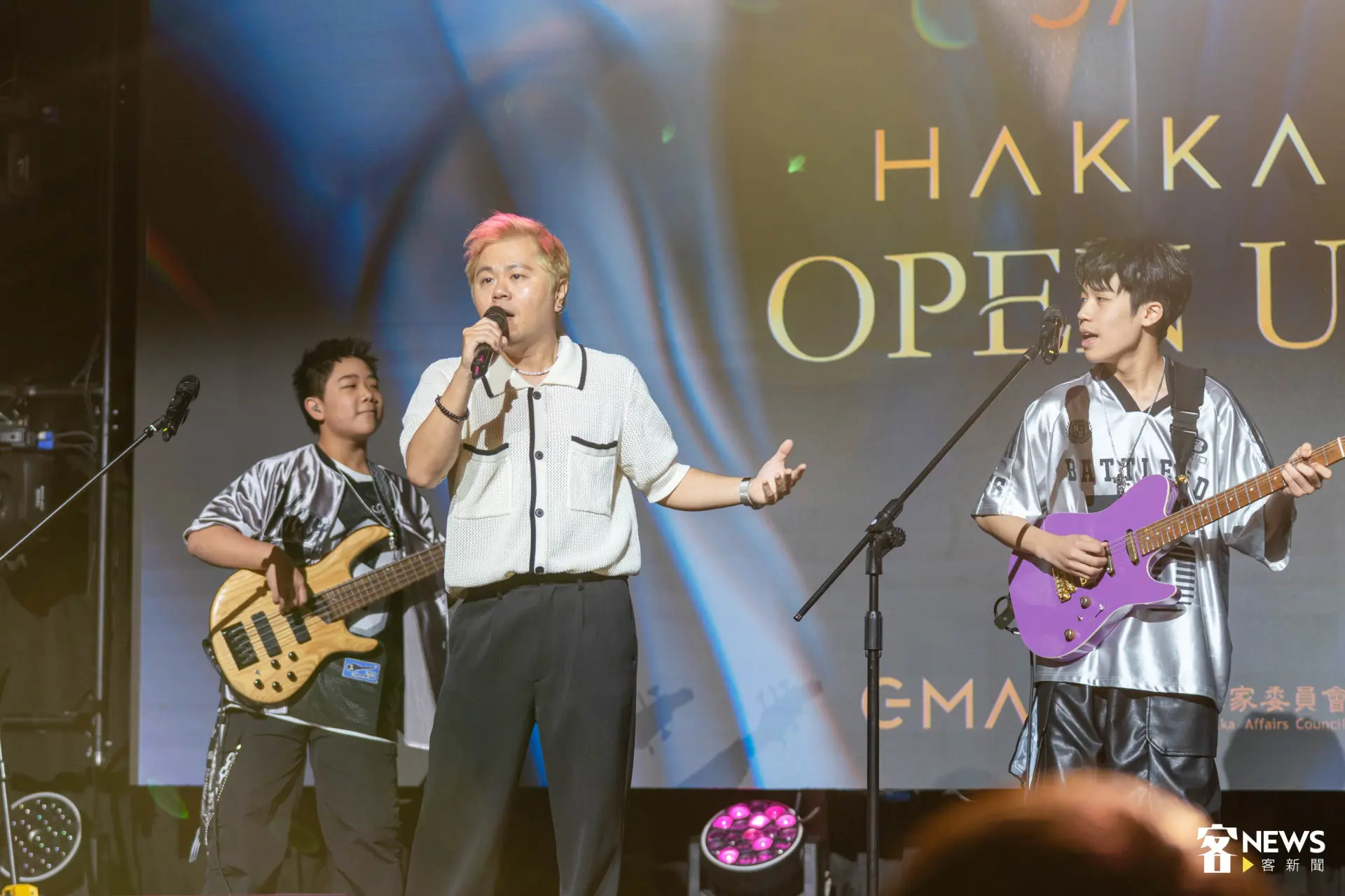 J Hall 與金曲歌王黃子軒帶來開場表演。范修語攝