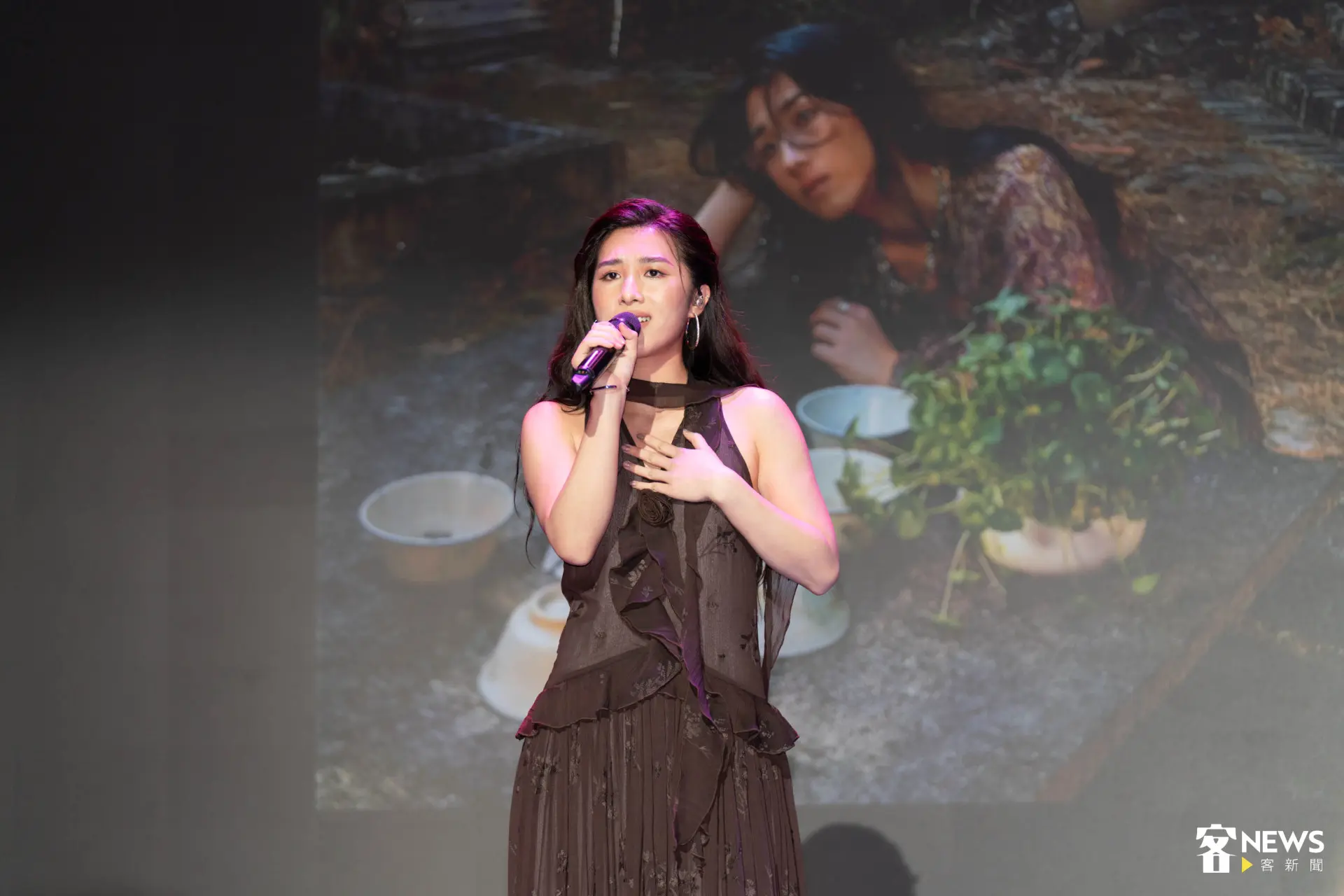 陳以諾 Sarah演唱〈食等睡等〉。范修語攝