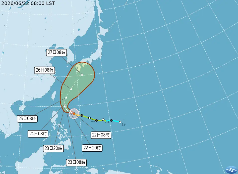 前中氣象局局長鄭明典預期，颱風米克拉強度今天可逼近中颱上限。中央氣象署則預測，米克拉將北轉沿著台東外海持續北上，最新動態仍待觀察。翻攝中央氣象署官網