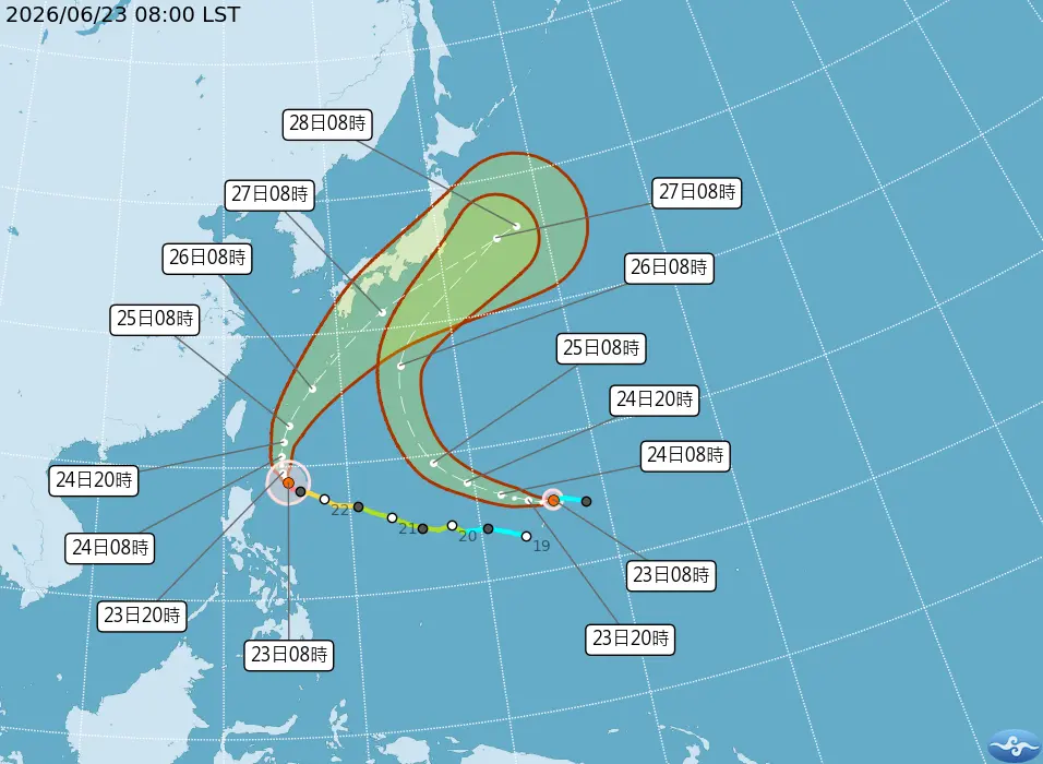 強烈颱風米克拉及太平洋熱帶性低氣壓路徑圖。中央氣象署提供