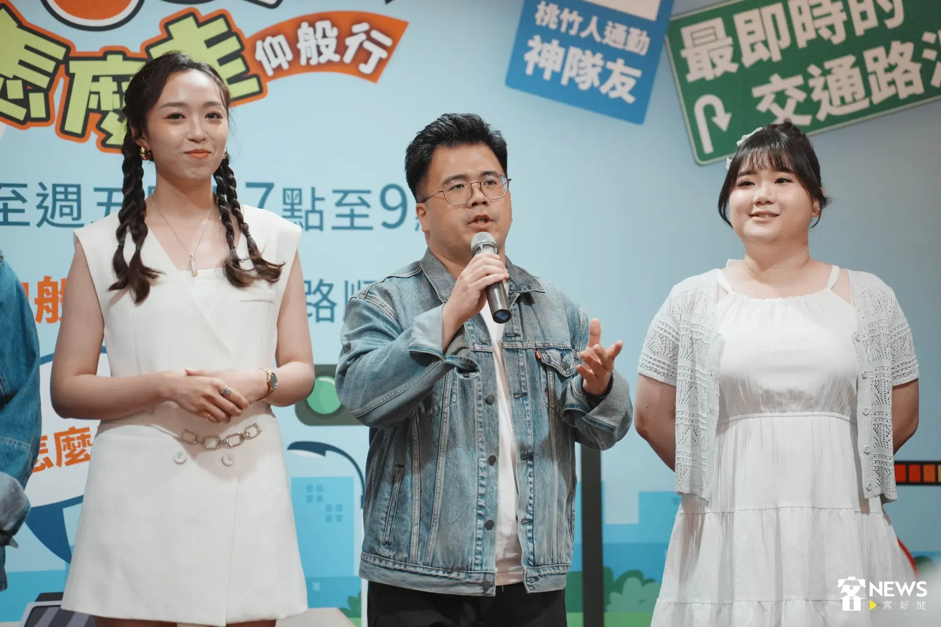 黃盛源(中)分享主持live節目試播以來製作的點滴。范修語攝