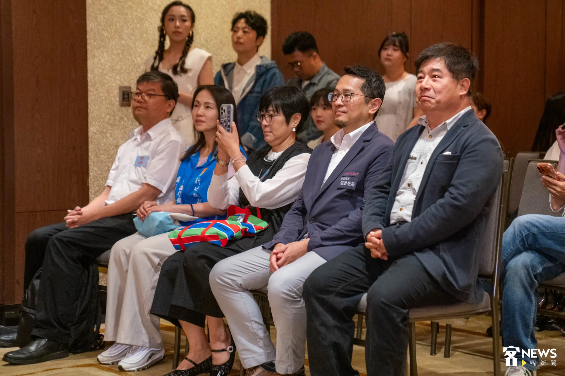 右起客傳會董事長宋廷棟、桃園客家局局長范姜泰基、客傳會董事陳美禎、新竹縣行銷傳播處處長蔡宜綾。廖晟文攝
