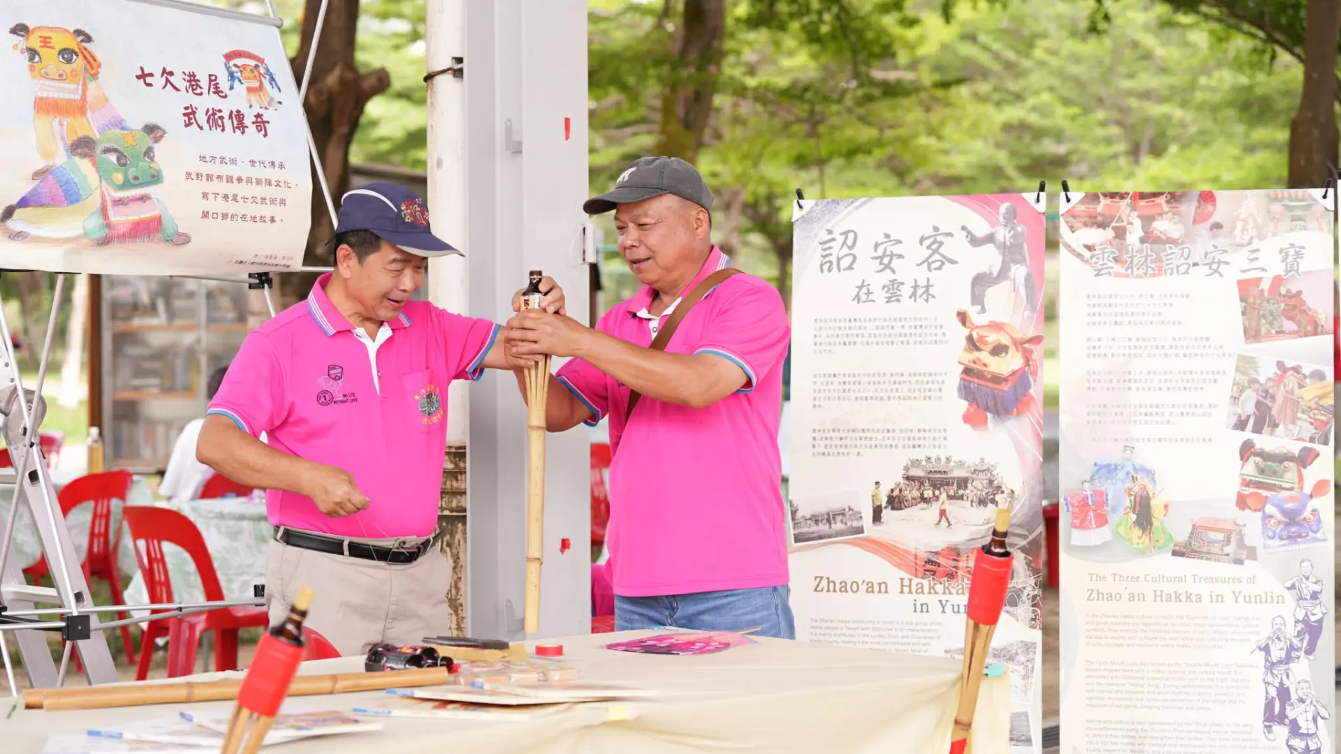 現場進行「澹仔火」火把製作示範。臺灣客家藝文交流團隊提供