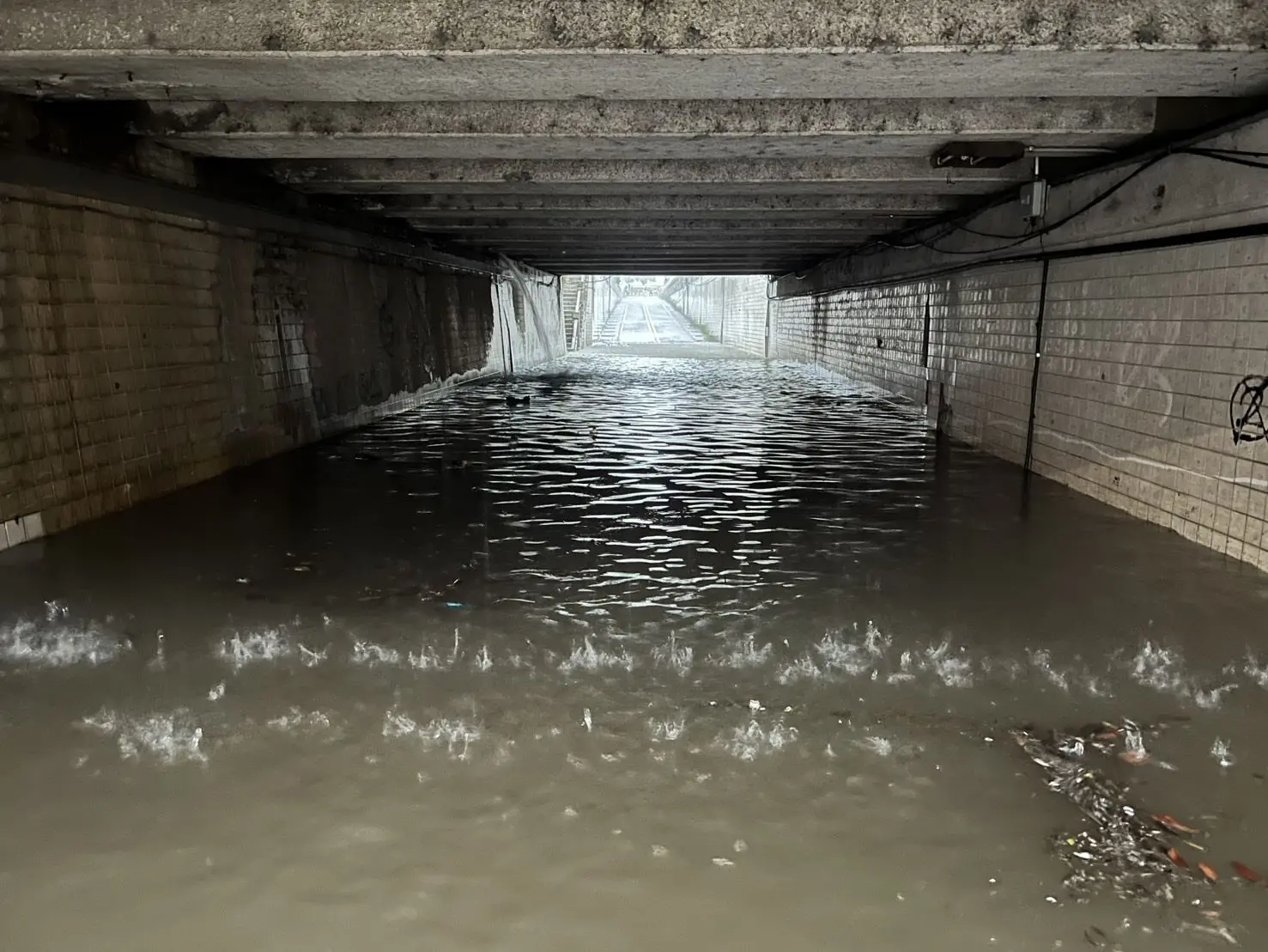 颱風米克拉北上造成強降雨，新竹縣多處地下道淹水。竹縣府提供
