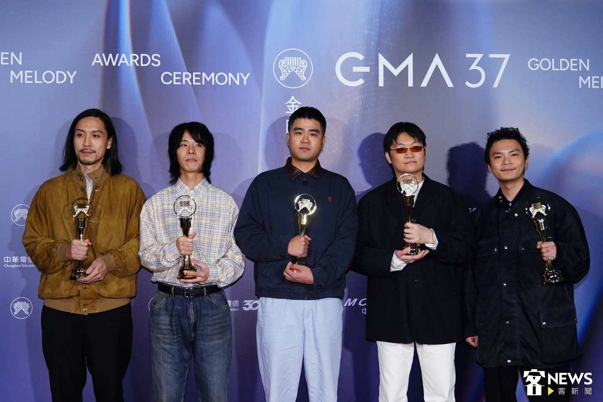 落日飛車以《QUIT QUIETLY》奪下第37屆金曲獎最佳樂團獎，本次也以同專輯入圍第17屆金音創作獎共5大獎。朱愷元攝