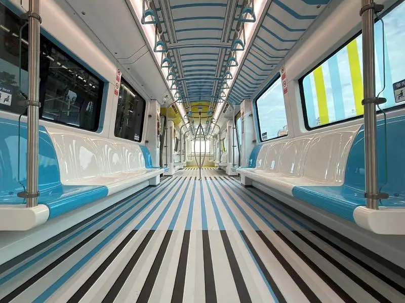 三鶯線主題列車結合美術館意象。新北市捷運局提供