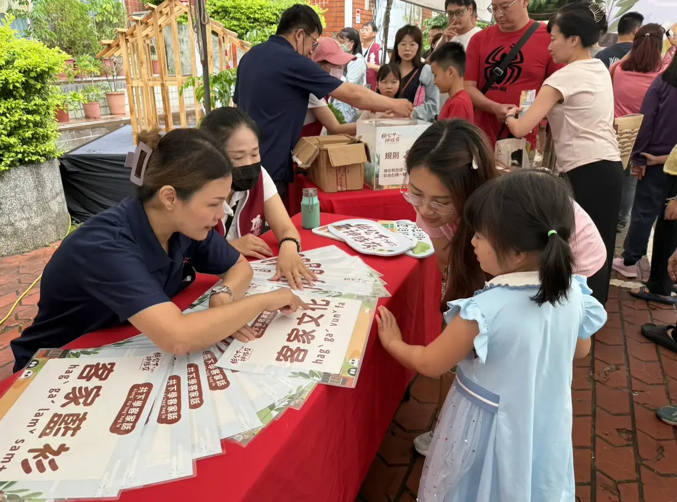 2026神岡文化季於6月27日登場,現場規劃互動闖關活動,吸引眾多親子家庭參與。台中市客委會提供