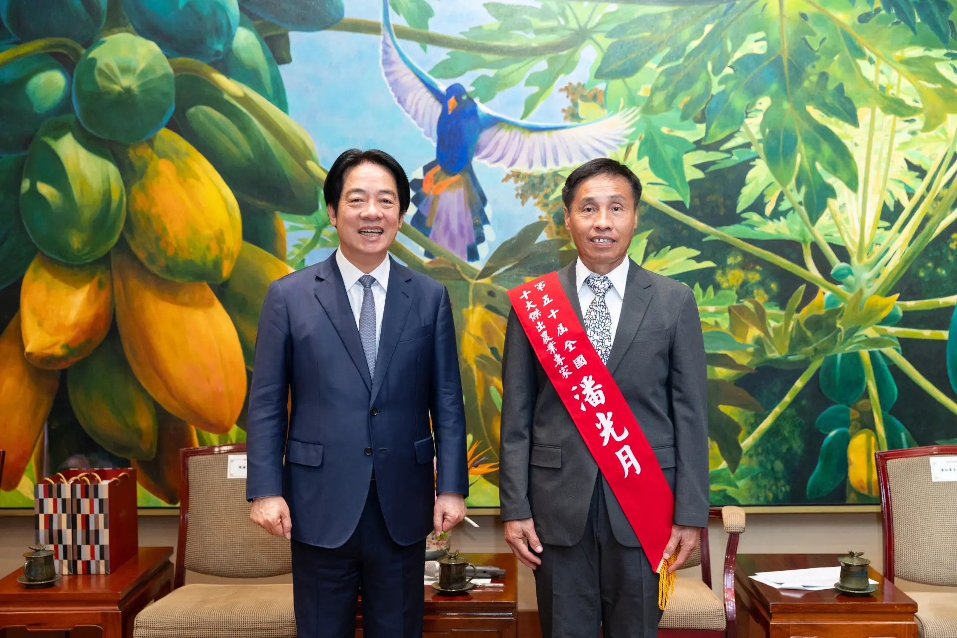 潘光月是農業機械智慧化的重要推手，包括無人化自動割草機、精準噴藥系統以及鳳梨植株處理機械。總統府提供