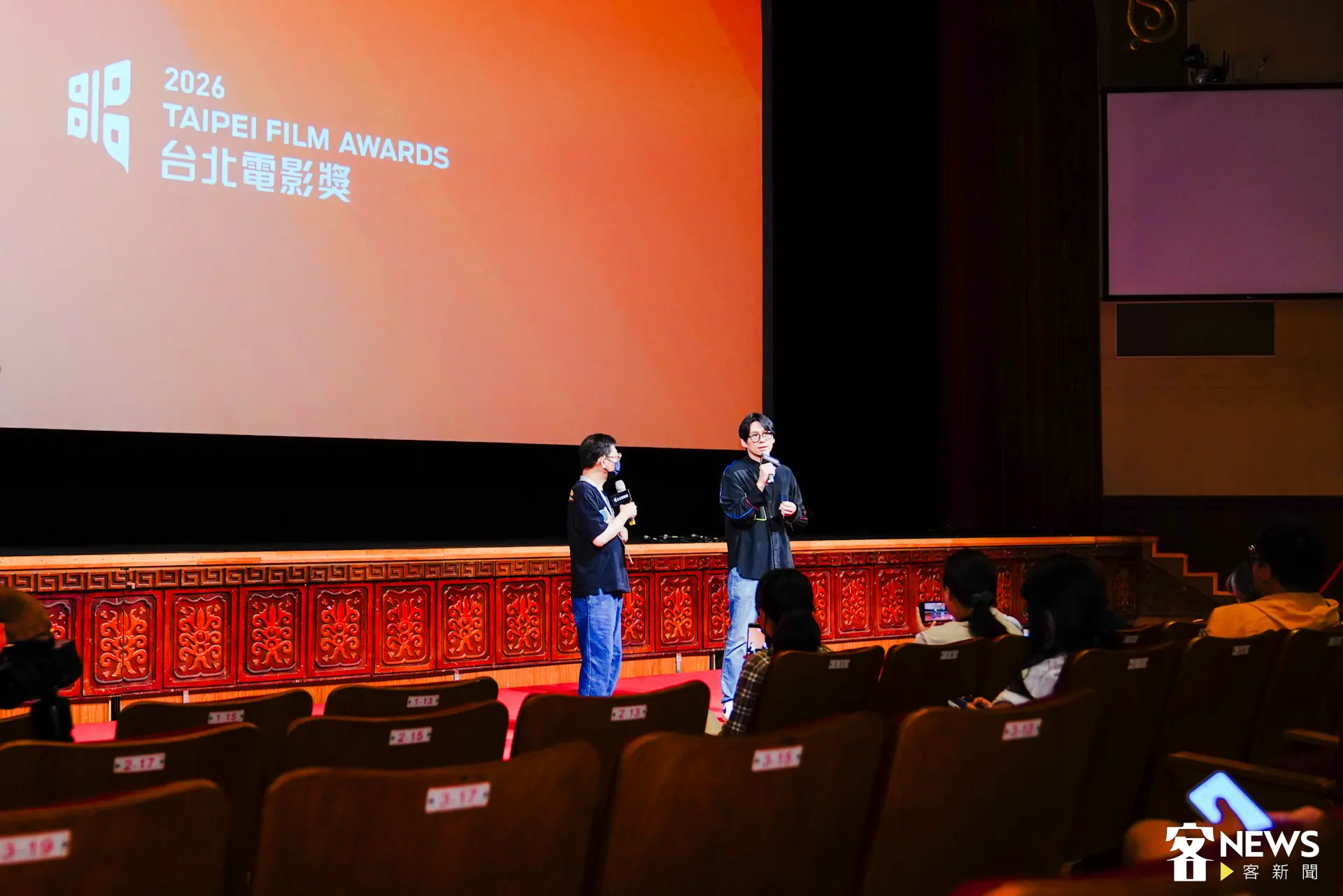導演鄭乃方分享中壢分局的拍攝過程很精準只動員了三天。朱愷元攝
