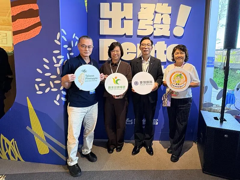 農糧署輔導鳳梨、香蕉策略聯盟等單位與臺鐵公司跨界合作。台鐵提供