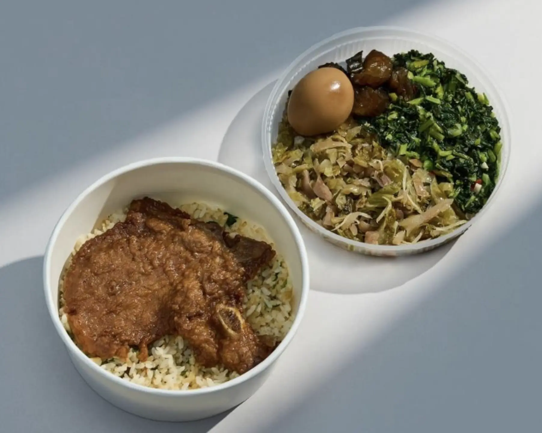 台鐵推出的「懷舊排骨菜飯便當」售價：120元，每日限量50份。台鐵提供
