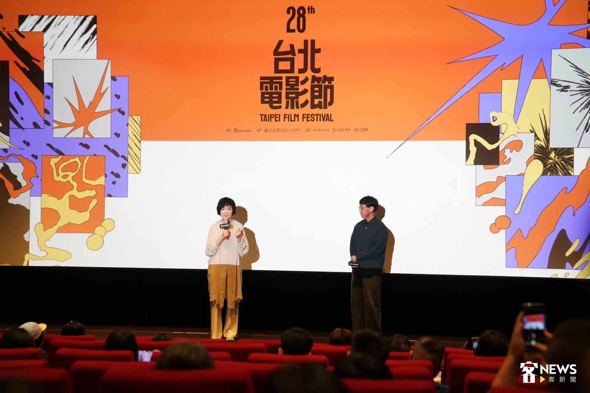 監製董成瑜（左）與音樂人林生祥（右）。范修語攝