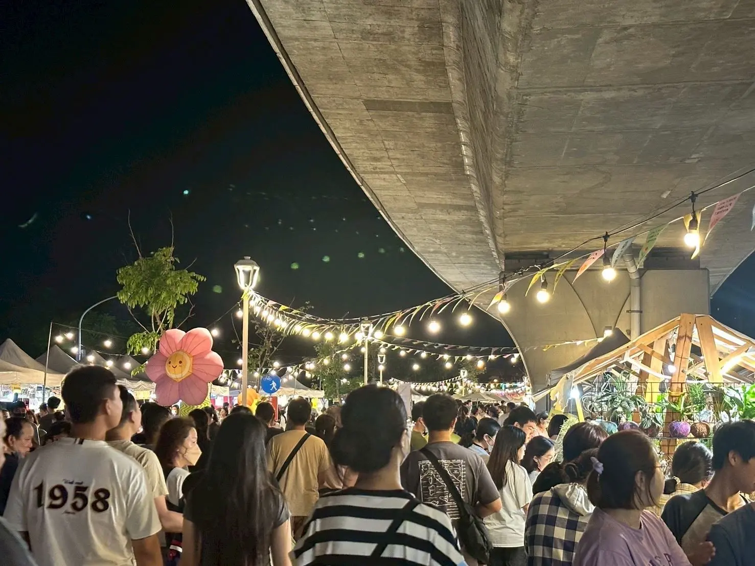 「屏花漾」市集以花卉、美食與文創為主題將於本週末率先登場。屏東縣政府提供