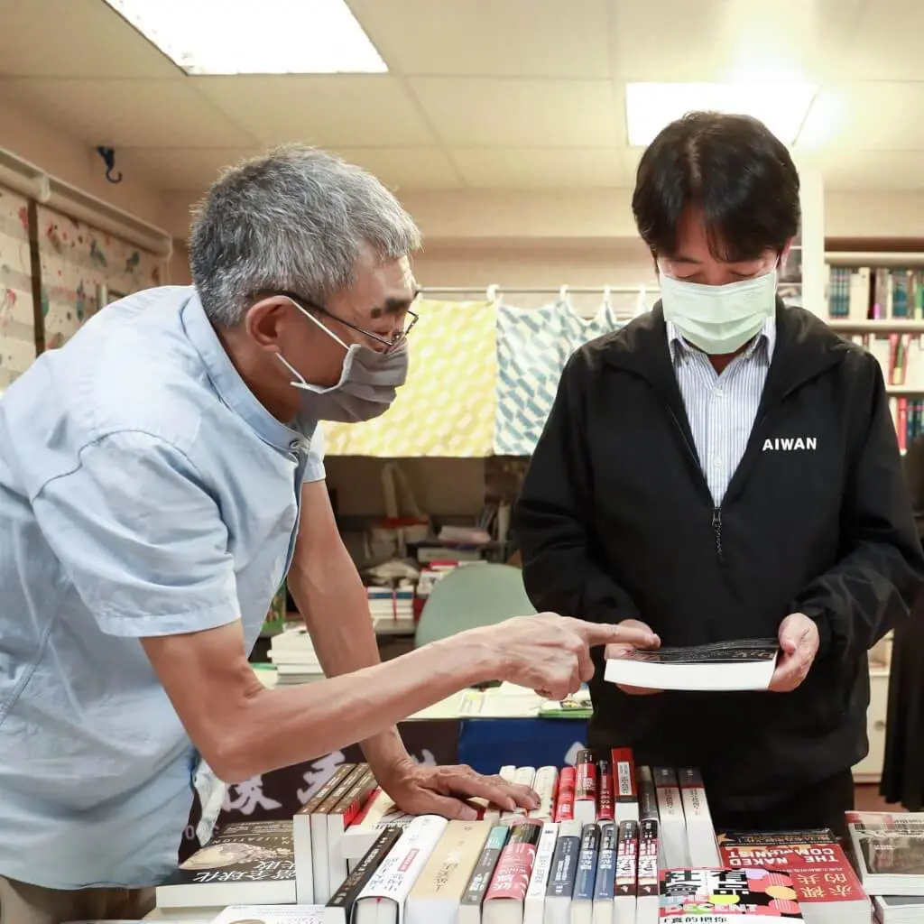 銅鑼灣書店店長林榮基（左）病逝，總統賴清德（右）表達不捨與哀悼。（圖取自facebook.com/chingte）