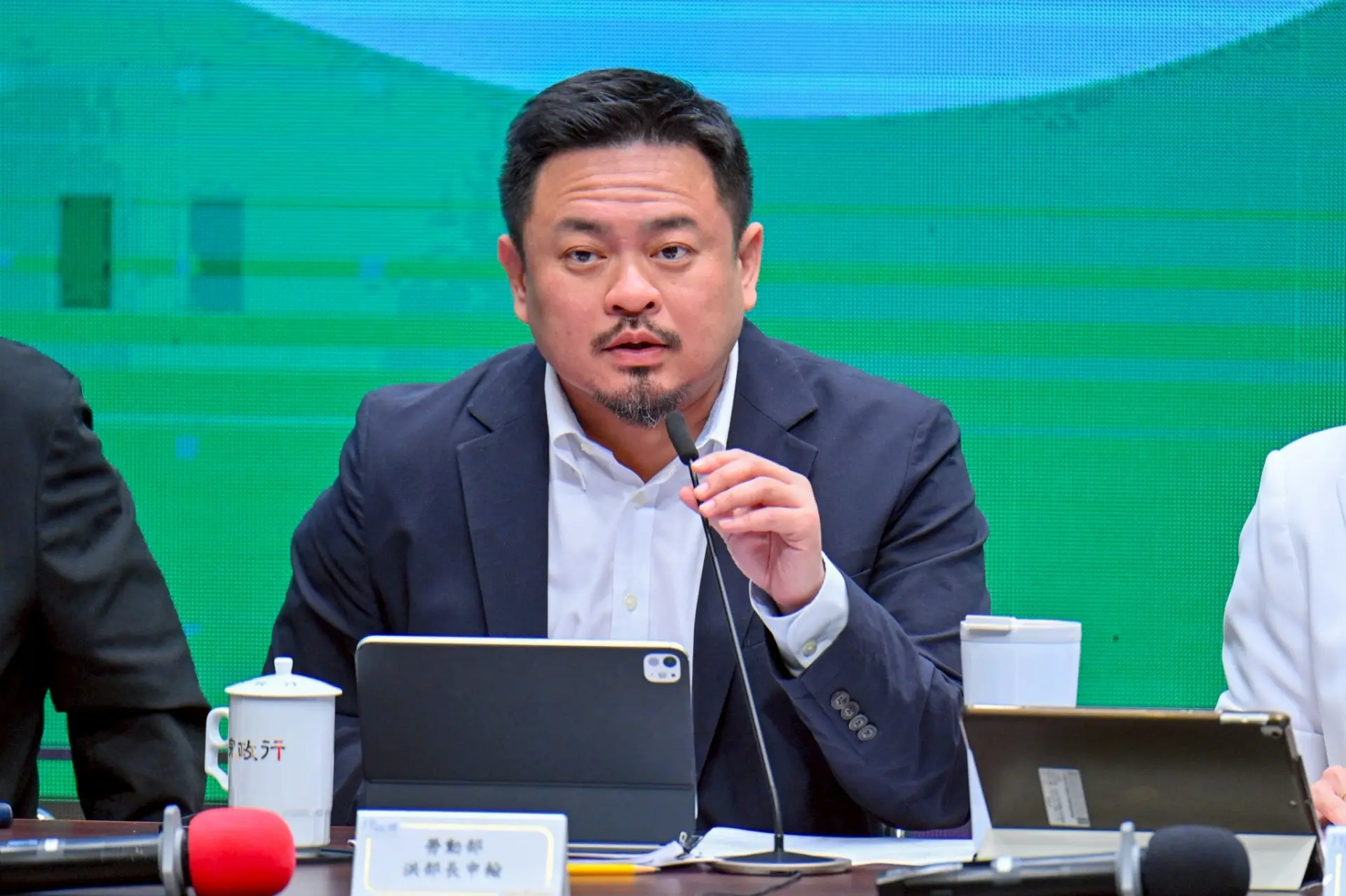 勞動部長洪申翰表示,該「勞退純舊制勞工自願提繳及提前結存退休金」方案有機會在7月底上路。行政院提供