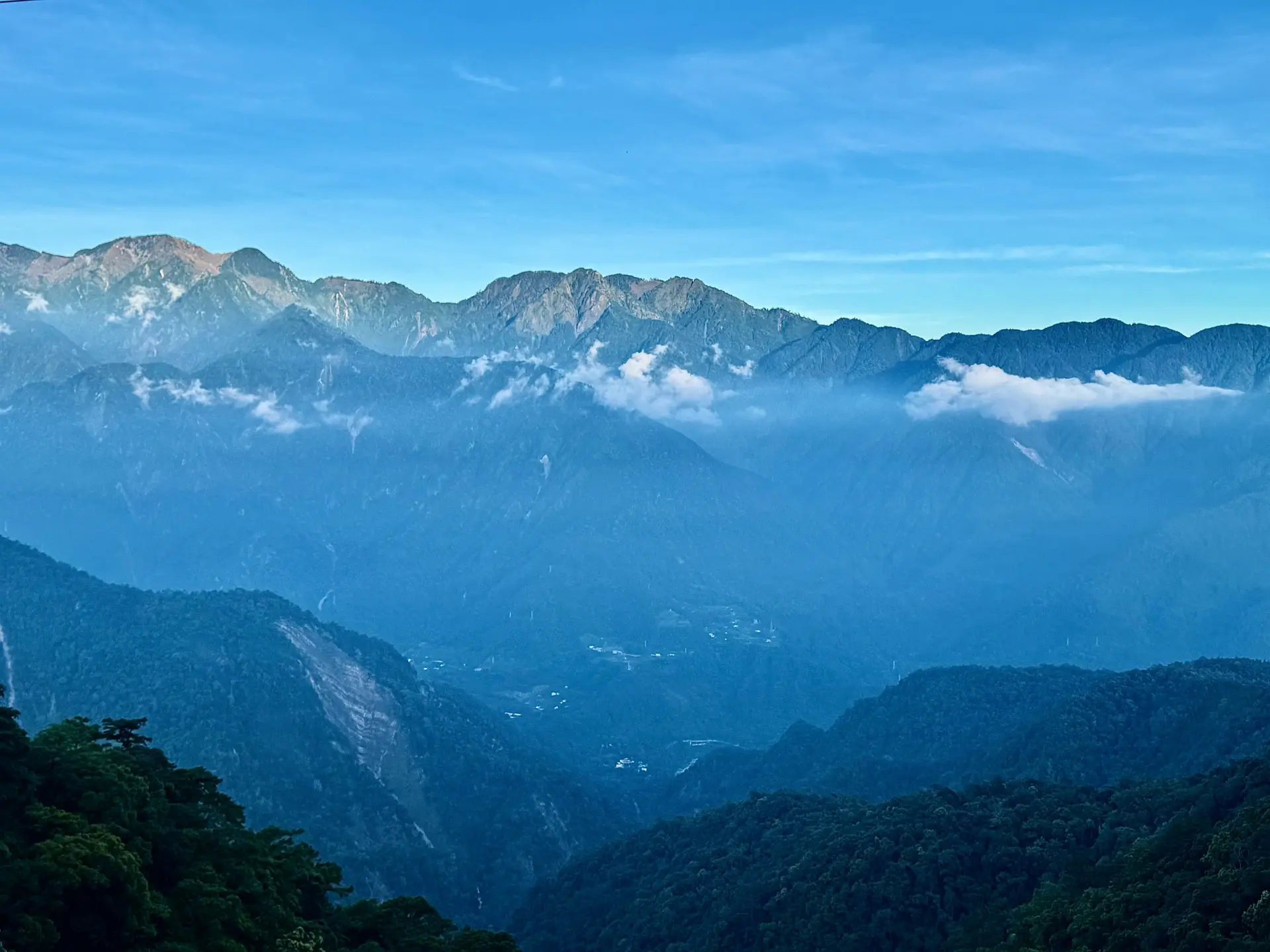 大雪山可遠眺層狀山峰景致。林保署台中分署提供