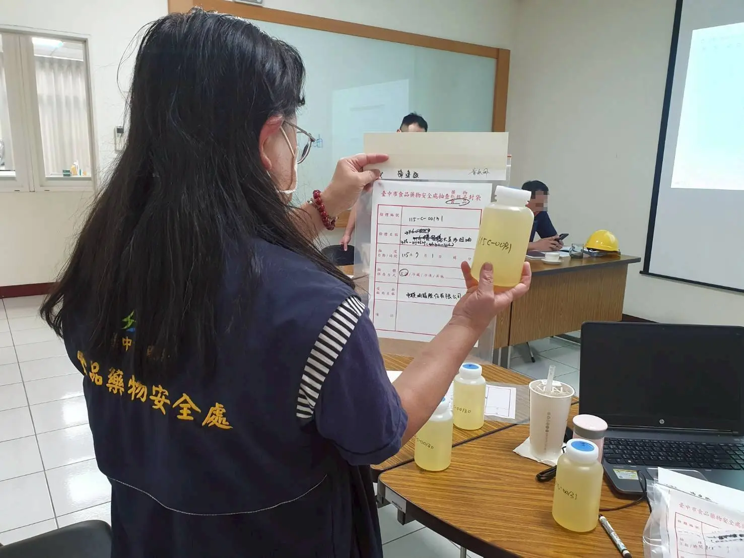 食安處抽驗大豆沙拉油。台中市政府衛生局提供