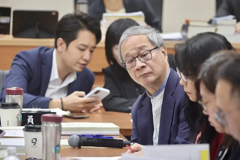 立法院教育及文化委員會2日審查115年度文化部預算，文化部長李遠（中）列席會議。中央社