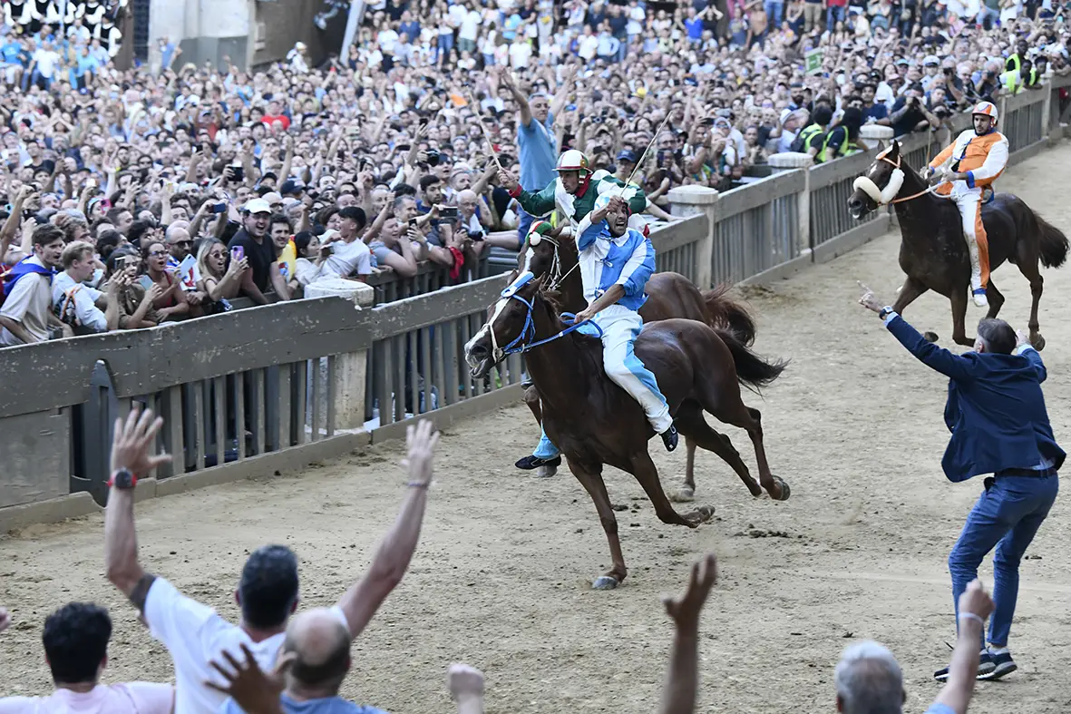 西恩納年度盛事賽馬節(Palio)，象徵17個街區榮耀 圖片來源_Comune di Siena