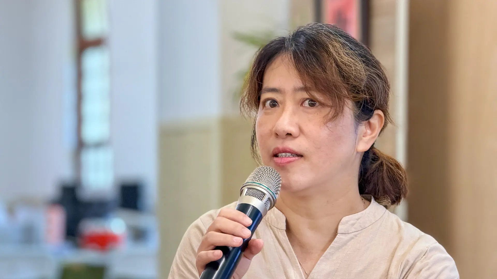 邱靜慧分享黃蝶祭藝術美學的獨特性，其中一部分是來自客家八音的引導。李慧宜攝