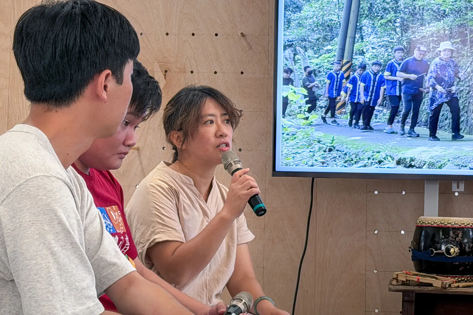 黃蝶祭與在地的連結、與神的對話、與祖先的相應，都藏在客家八音的樂聲中。朱家禾攝